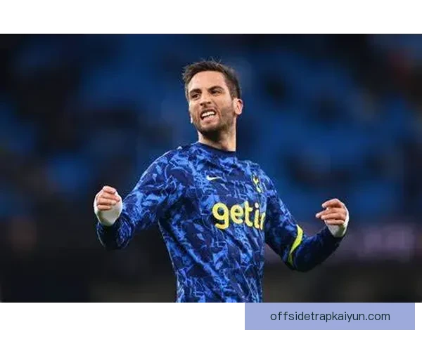 本坦库尔在球队战术中发挥重要作用，表现持续稳定。