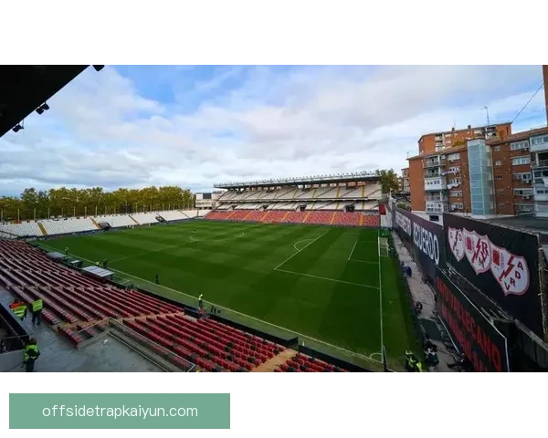 西甲官方新闻发布新规，提升赛事安全性与观赏性引人关注